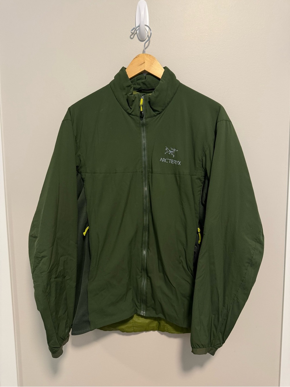 Arc'teryx Men's Atom Olive Green Jacket